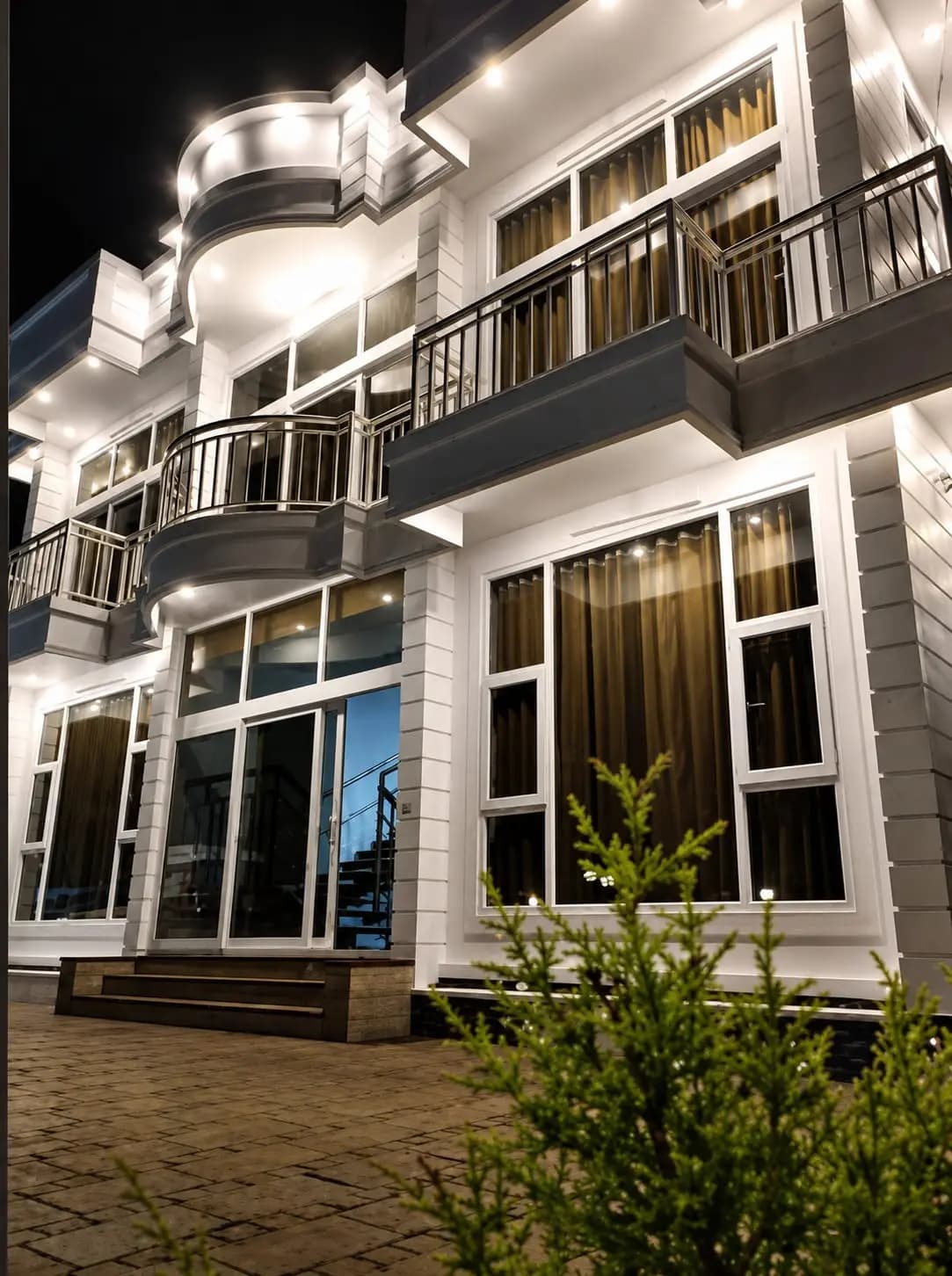 UForia Luxury Stay